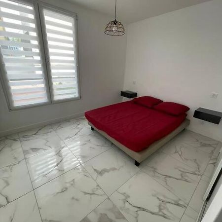 Appartement 2 Pieces, Salon Et Chambre, 44M2 Refait A Neuf Clichy Exteriör bild