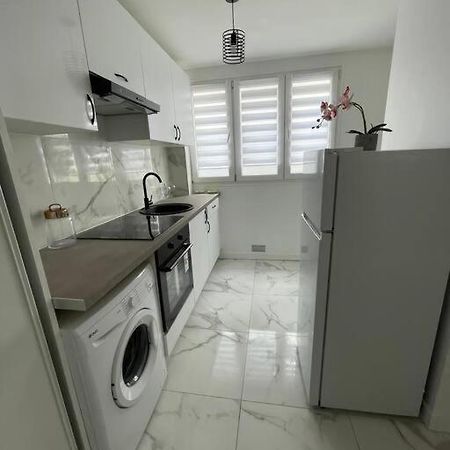 Appartement 2 Pieces, Salon Et Chambre, 44M2 Refait A Neuf Clichy Exteriör bild