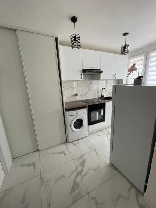 Appartement 2 Pieces, Salon Et Chambre, 44M2 Refait A Neuf Clichy Exteriör bild