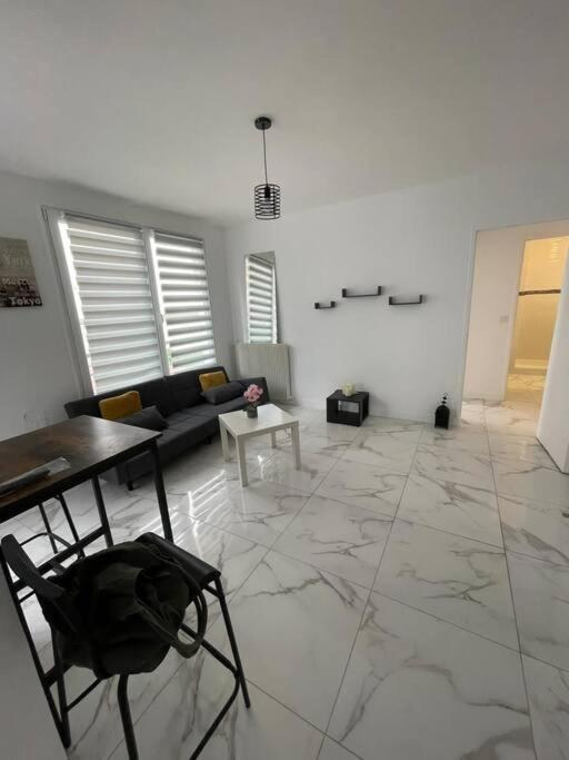 Appartement 2 Pieces, Salon Et Chambre, 44M2 Refait A Neuf Clichy Exteriör bild